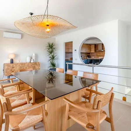 בית נופש Maya Luxurious House With Pool By Lovelystay *