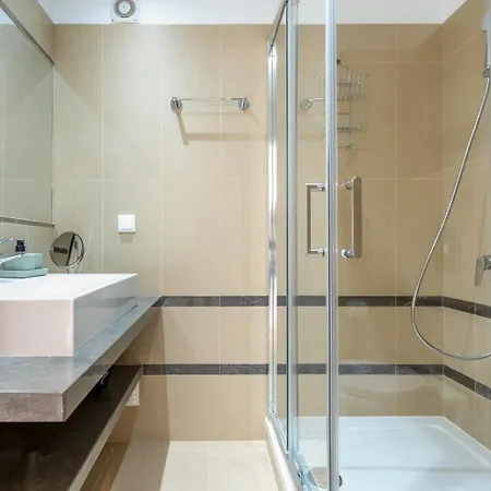 Maya Luxurious House With Pool By Lovelystay בית נופש Senhora da Luz