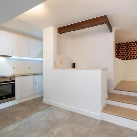 בית נופש Maya Luxurious House With Pool By Lovelystay
