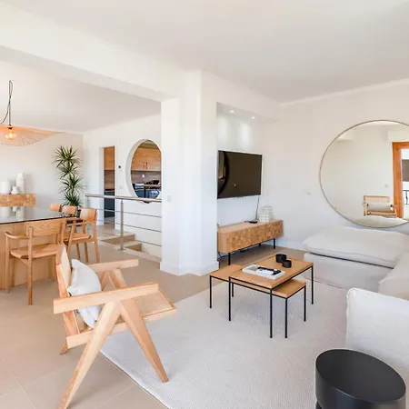 בית נופש Maya Luxurious House With Pool By Lovelystay *