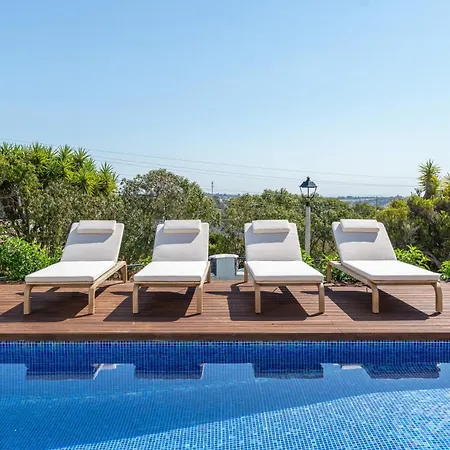 בית נופש Maya Luxurious House With Pool By Lovelystay *