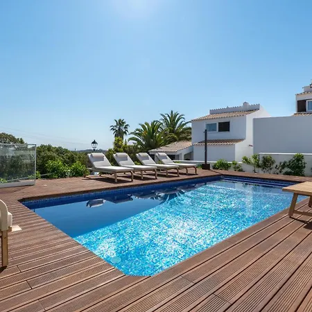 בית נופש Maya Luxurious House With Pool By Lovelystay