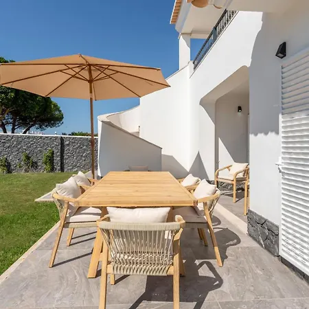 Maya Luxurious House With Pool By Lovelystay
