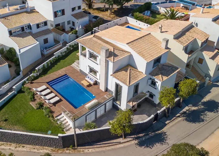 Maya Luxurious House With Pool By Lovelystay Holiday home