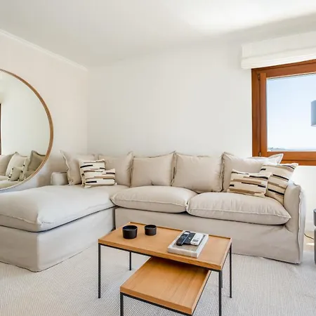 Maya Luxurious House With Pool By Lovelystay