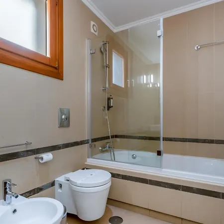 Maya Luxurious House With Pool By Lovelystay Casa de Férias