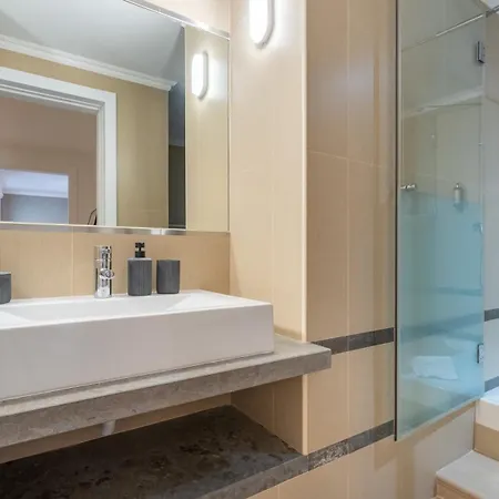 Maya Luxurious House With Pool By Lovelystay *