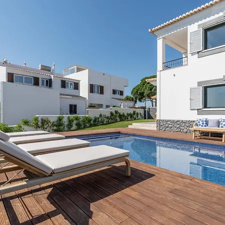 Semesterbostad Maya Luxurious House With Pool By Lovelystay