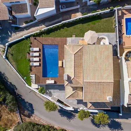 Maya Luxurious House With Pool By Lovelystay