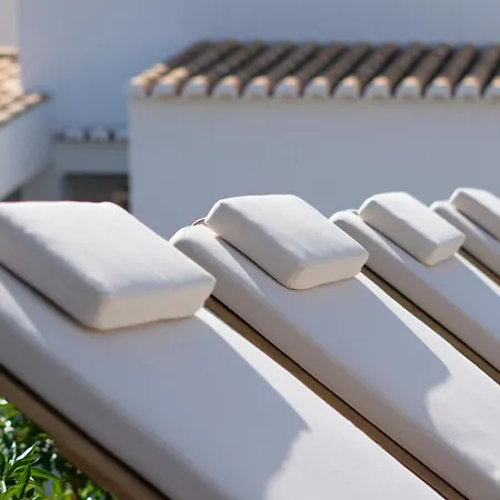 Maya Luxurious House With Pool By Lovelystay *