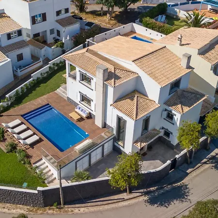 Maya Luxurious House With Pool By Lovelystay Casa de Férias