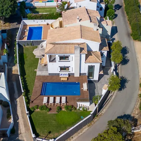 Maya Luxurious House With Pool By Lovelystay *