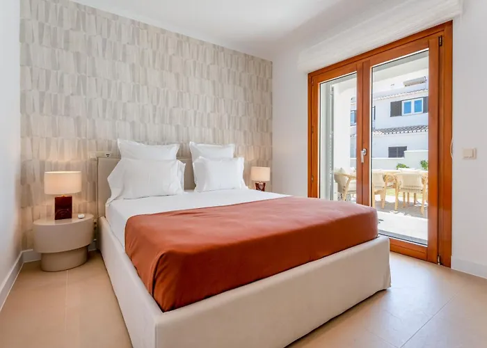 Maya Luxurious House With Pool By Lovelystay *