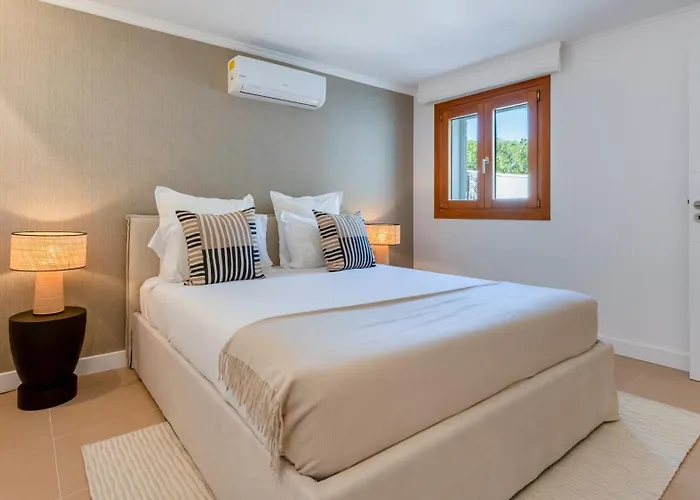 Maya Luxurious House With Pool By Lovelystay * Luz