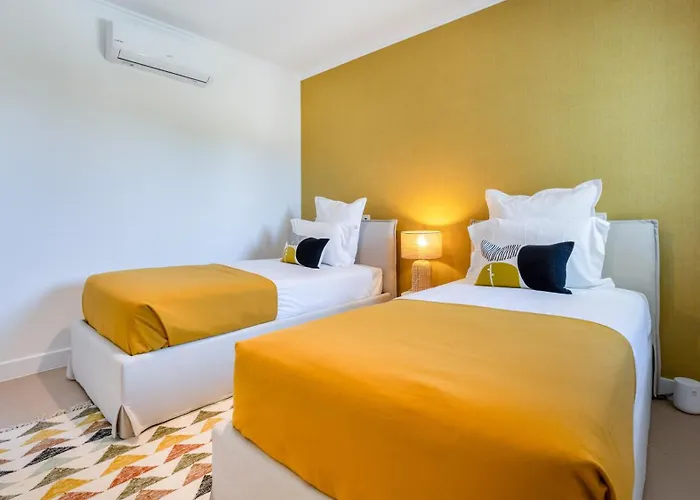 Maya Luxurious House With Pool By Lovelystay