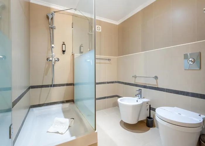 Semesterbostad Maya Luxurious House With Pool By Lovelystay *