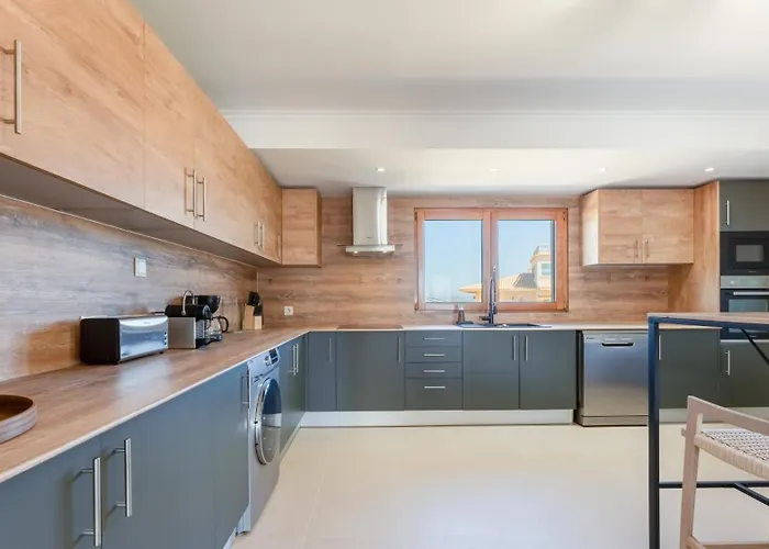 Maya Luxurious House With Pool By Lovelystay *