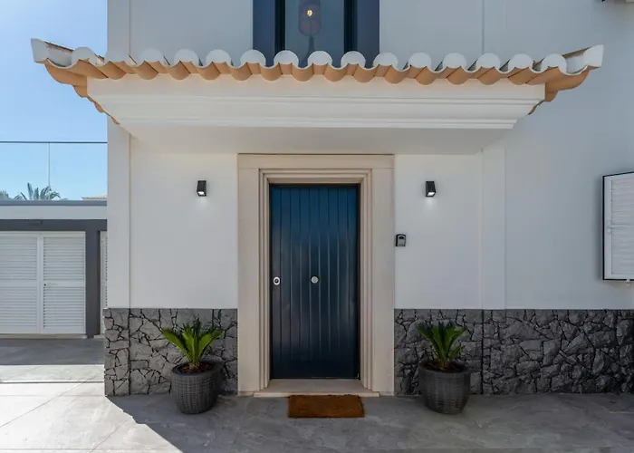 Maya Luxurious House With Pool By Lovelystay Semesterbostad *