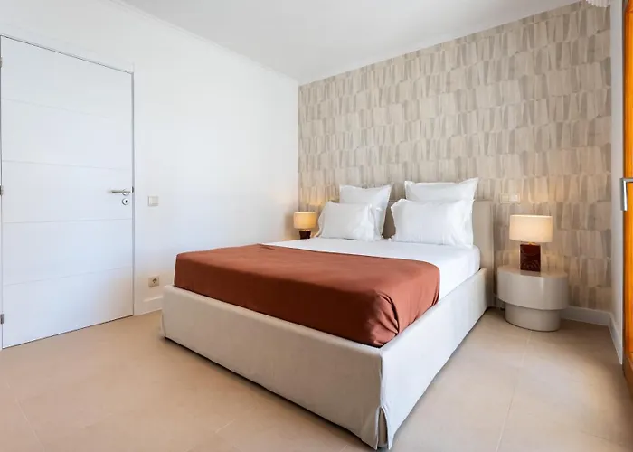 Maya Luxurious House With Pool By Lovelystay Semesterbostad