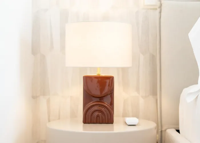 Maya Luxurious House With Pool By Lovelystay