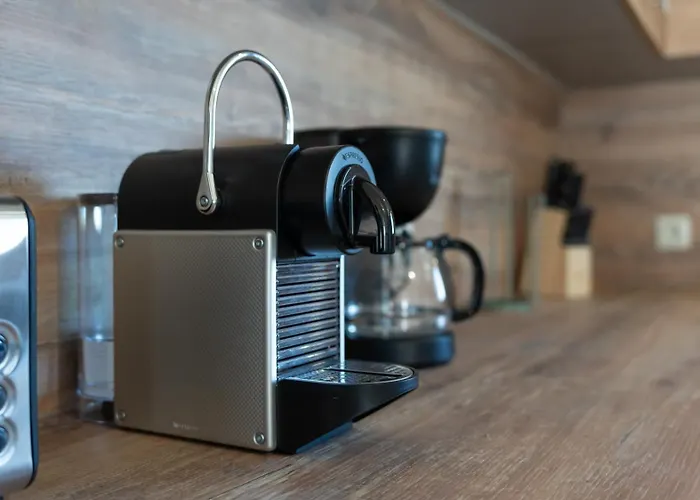 Maya Luxurious House With Pool By Lovelystay