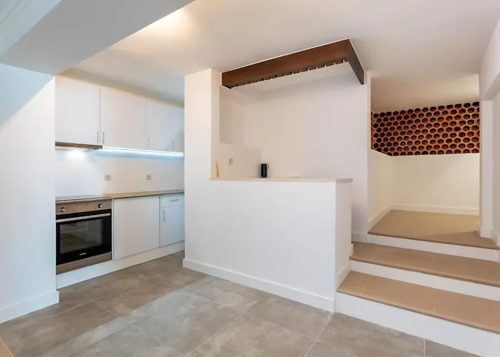 Semesterbostad Maya Luxurious House With Pool By Lovelystay