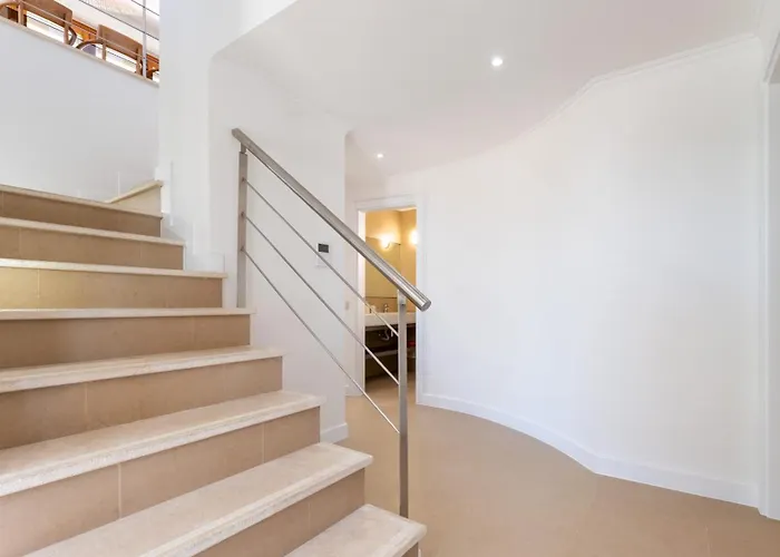 Maya Luxurious House With Pool By Lovelystay Semesterbostad *