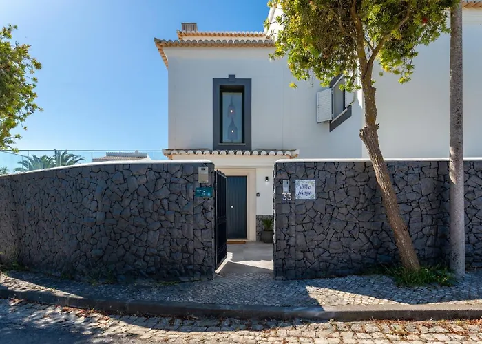 Semesterbostad Maya Luxurious House With Pool By Lovelystay