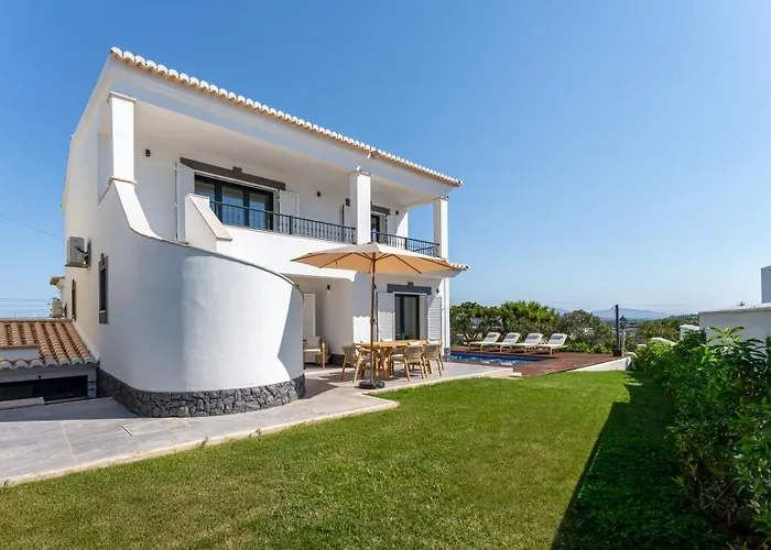 Maya Luxurious House With Pool By Lovelystay Semesterbostad *