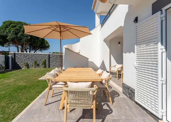 Maya Luxurious House With Pool By Lovelystay