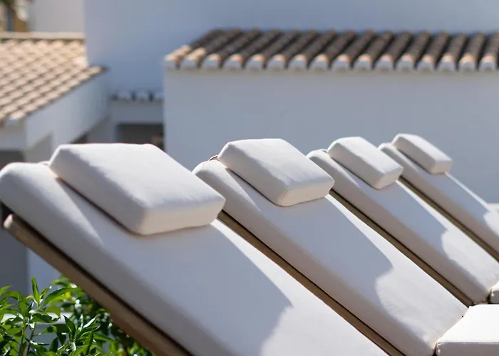 Maya Luxurious House With Pool By Lovelystay *