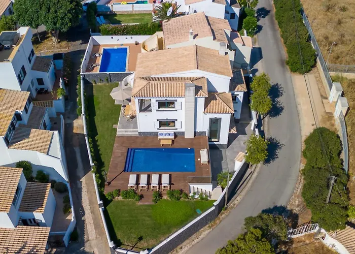 Maya Luxurious House With Pool By Lovelystay *