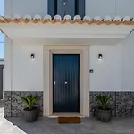 Maya Luxurious House With Pool By Lovelystay Feriehus *