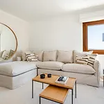 Maya Luxurious House With Pool By Lovelystay