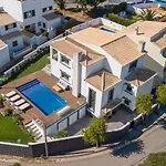 Maya Luxurious House With Pool By Lovelystay Feriehus
