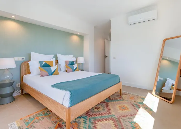 Hébergement de vacances Maya Luxurious House With Pool By Lovelystay *