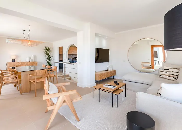 Hébergement de vacances Maya Luxurious House With Pool By Lovelystay *