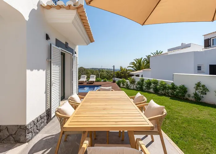 Maya Luxurious House With Pool By Lovelystay Hébergement de vacances