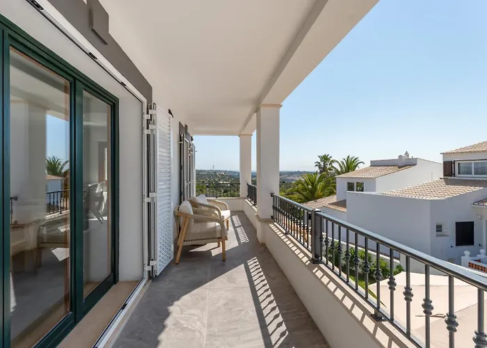 Maya Luxurious House With Pool By Lovelystay Hébergement de vacances *