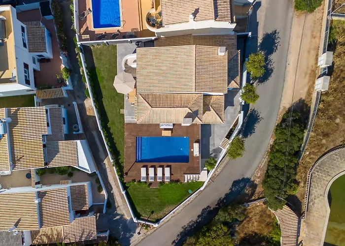 Maya Luxurious House With Pool By Lovelystay Hébergement de vacances